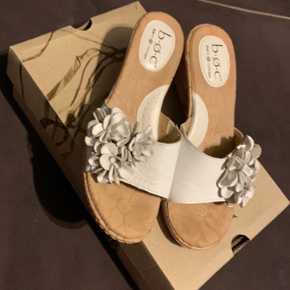 Born O Concept Sonel; White Leather Top Sandals; Corked Bottom. Oh so comfy! - Picture 1 of 7